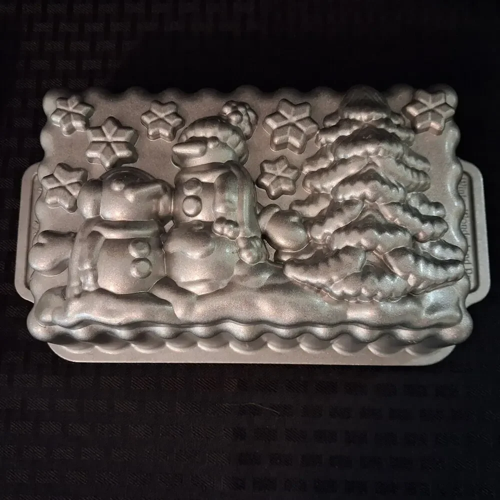 Nordic Ware Winter Wonderland Loaf Pan- Silver NEW